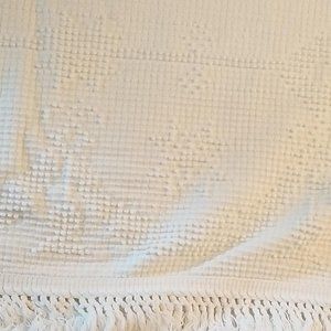 Vintage Chenille Bedspread ~ White ~ Full ~ EUC